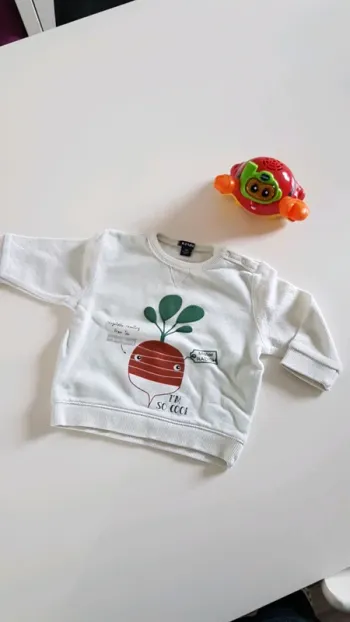 Jolie pull taille 6 mois