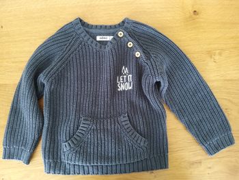 Pull garçon gris boutonnières au col