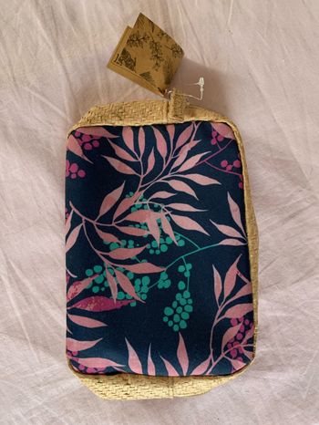 Jolie petite trousse de maquillage neuve