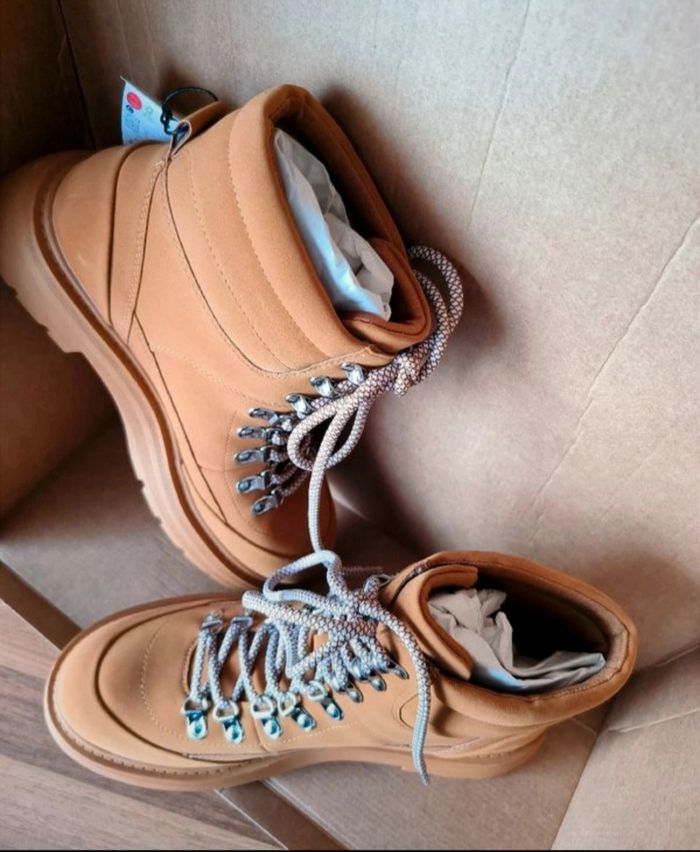 Chaussures T40 Bershka camel neuves