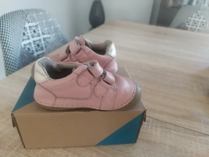 Chaussures bébé rose a scratch - photo numéro 6
