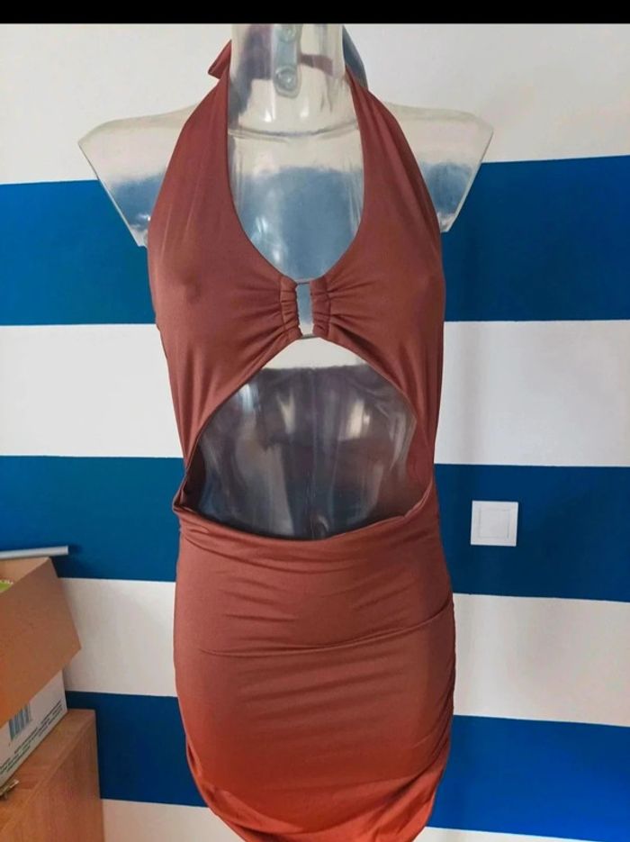 Superbe robe dos  nu marron sexy neuve taille  M (38)