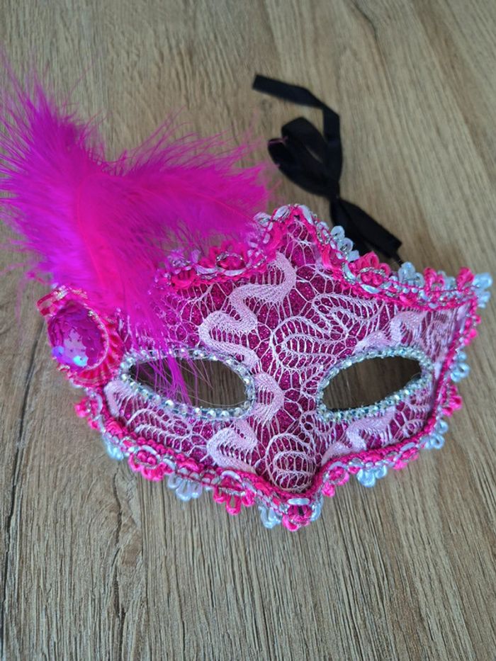 Masque de carnaval avec plumes et strass rose - photo numéro 6