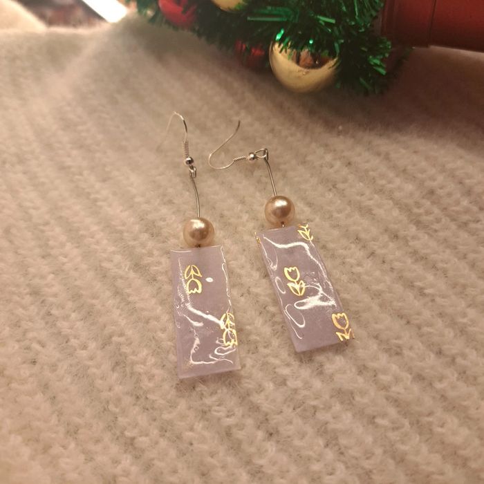 Boucles d'oreilles pendante rectangulaire légère blanche doré - photo numéro 3