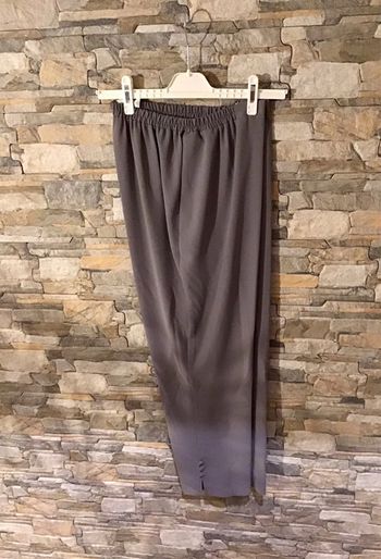 Pantalon gris taille 46 de marque Godske bouton deco sur le bas et taille élastique
