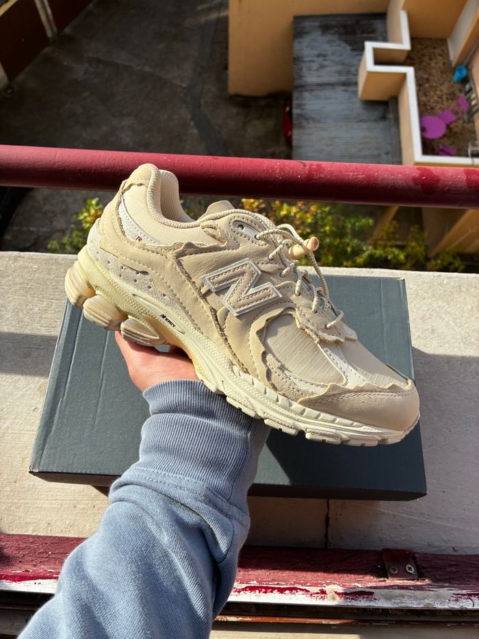 New Balance 2002R Cream - Taille 40 - Neuves