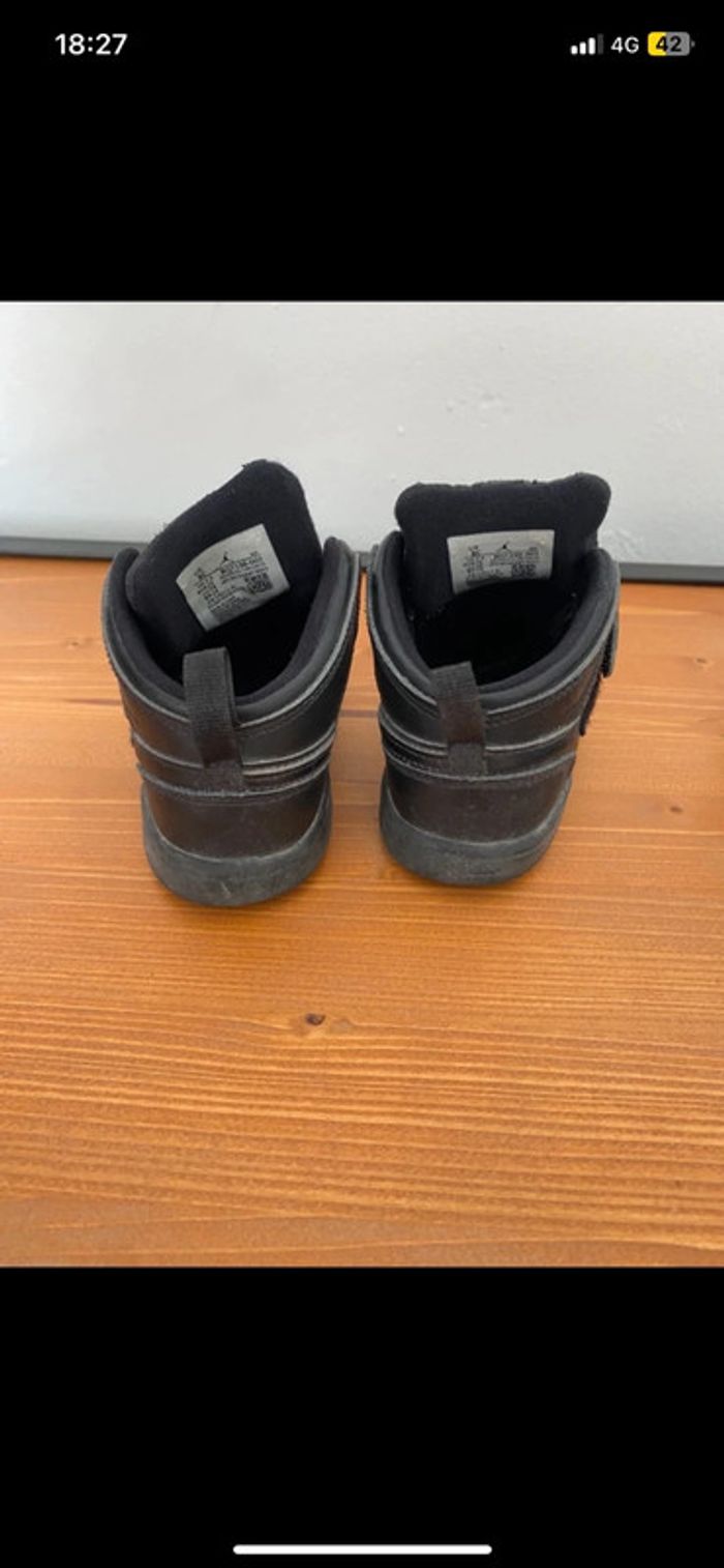 Basket Jordan taille 25 - photo numéro 3