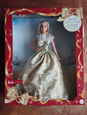 Barbie blonde Joyeux Noël 2025
