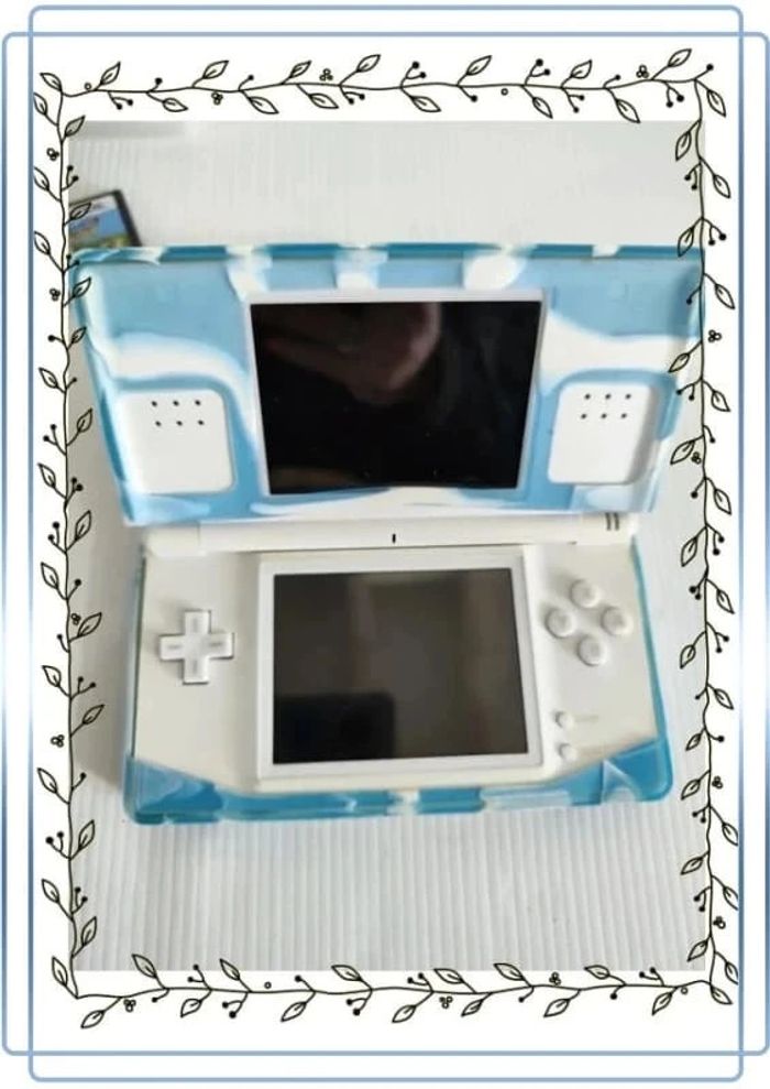 Lot nintendo ds avec une nintendo blanche en bon état mais il y'a des traces + 3 jeux - photo numéro 5