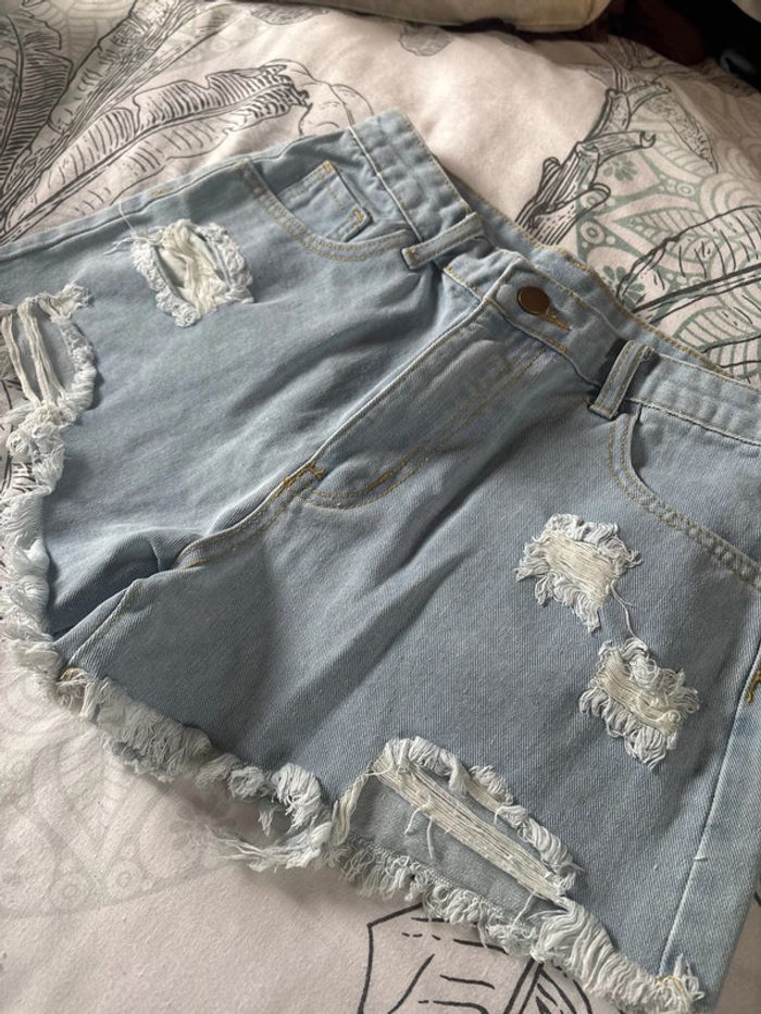 Mini short en jeans troué Shein - photo numéro 3