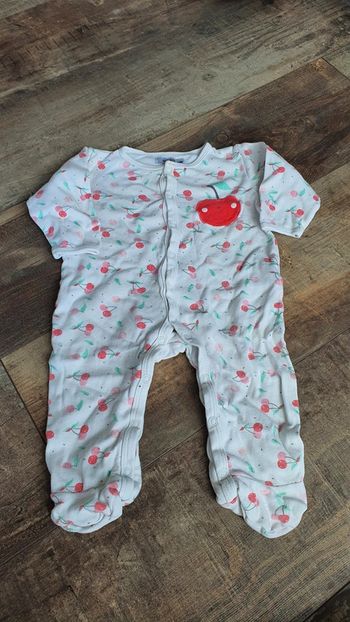 Très beau pyjamas gémo 9 mois en très bon état 👌