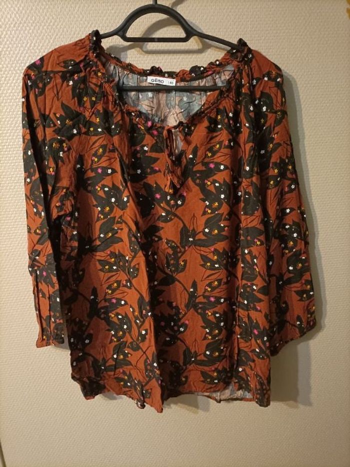 Blouse marron fleur noir