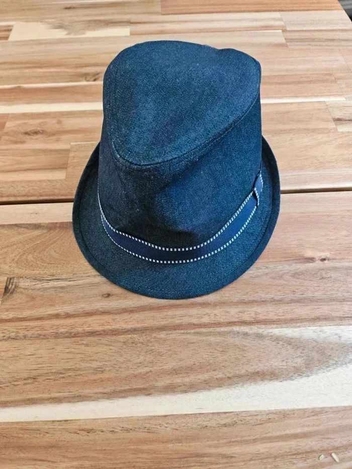 Chapeau bleu Kiabi 55/56