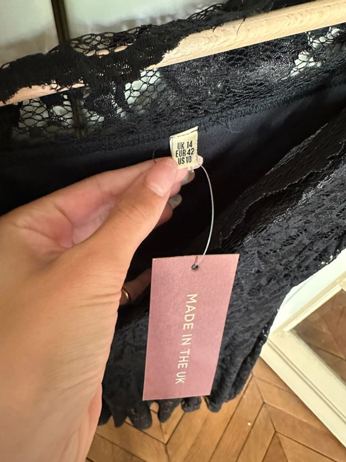 Petite robe noire en dentelle off the shoulders Made in the uk neuve - photo numéro 2