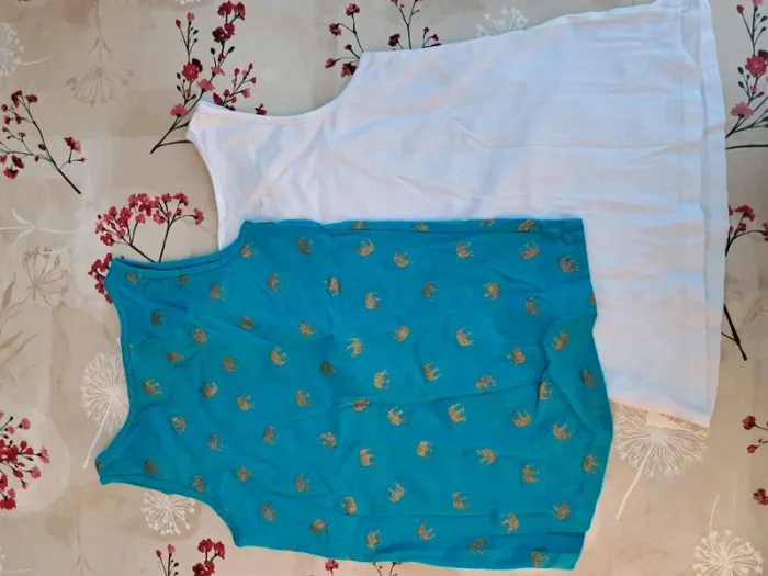 Lot de 2 beaux tee-shirt / débardeurs 🏷 Ariel Disney et C&a - T 8 ans - photo numéro 3