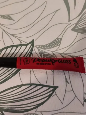 Yes love rouge à levres liquide gel 12ml   à utiliser 24 mois après ouverture