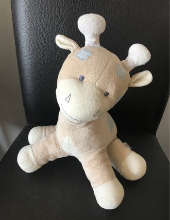 berceuse doudou girafe baby sun excellent état, passée en machine avant l’annonce beige et bleu