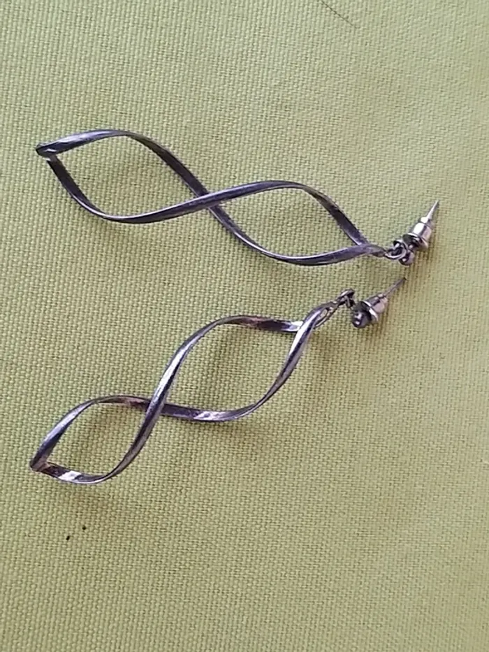Paire de boucle d'oreille argentée
