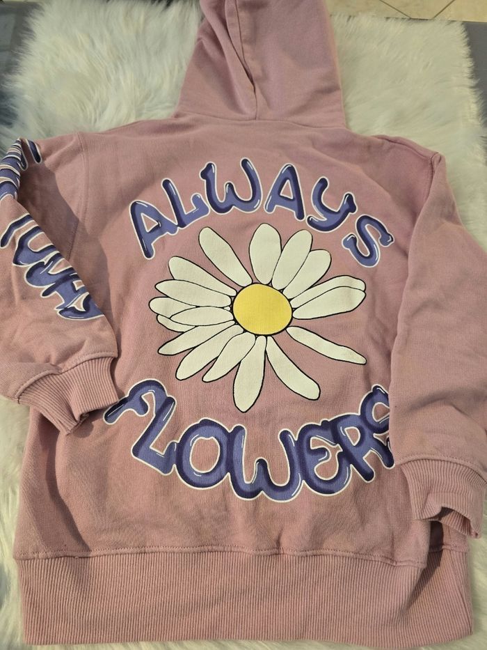 Neuf (non porté)🏷😍🤩🩷🩷 superbe sweat 10 ans fille 🤩😍🩷🩷 - photo numéro 2