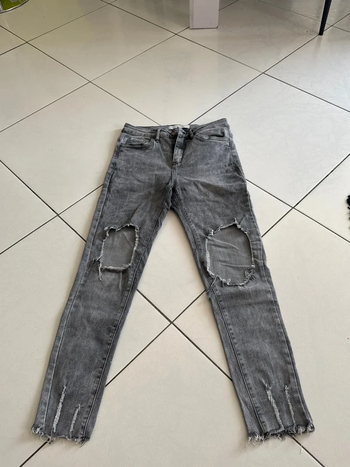 Jeans Troué