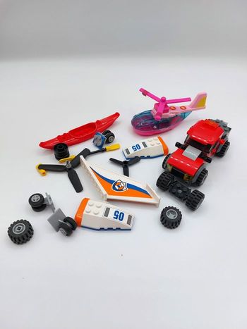 Lot vrac Lego véhicules incomplets, accessoires collection Légos, roues