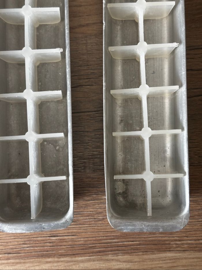 Lot de 5 anciens bacs à glaçons - photo numéro 5