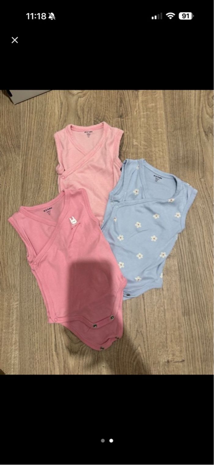 3 bodies réservé Léa