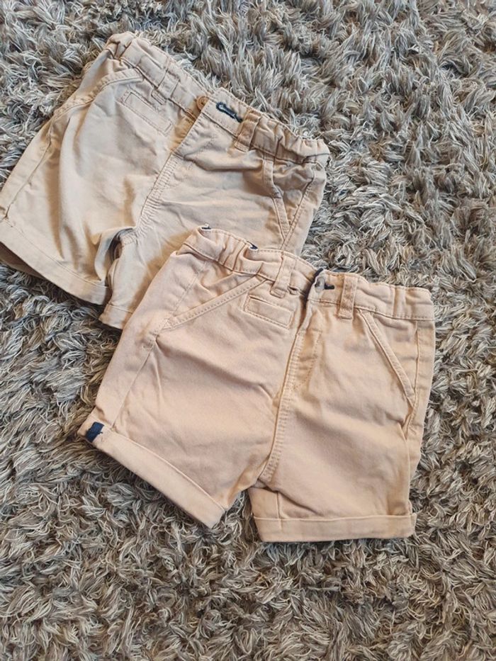 2 shorts kiabi 18 mois