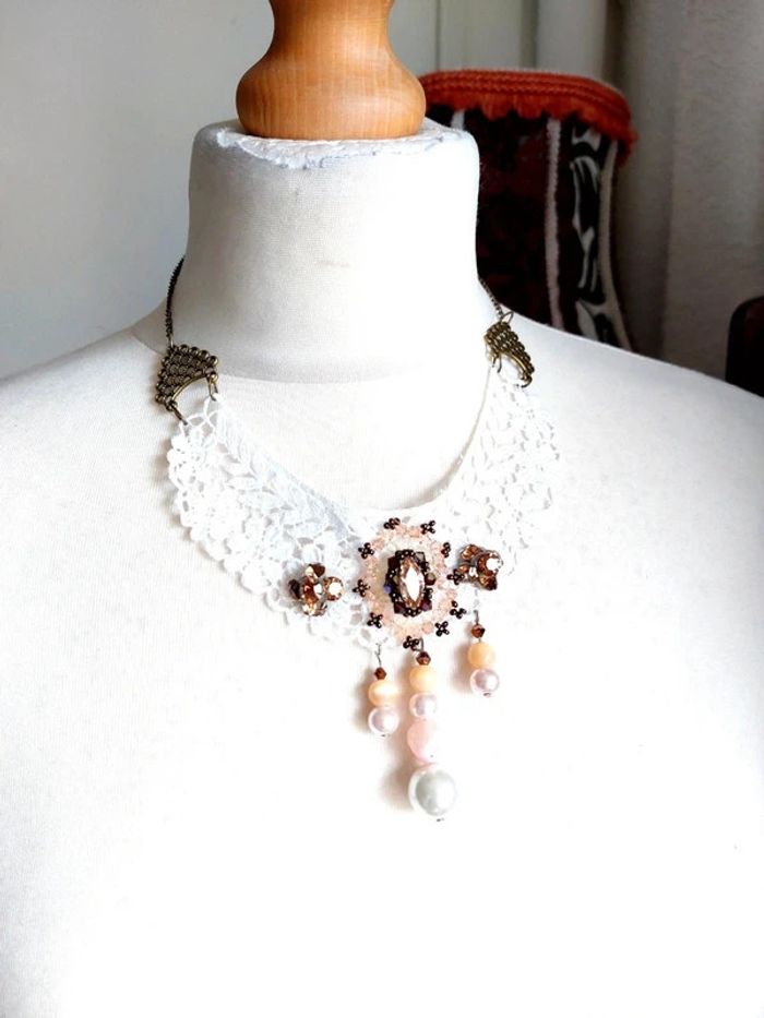 Magnifique collier style victorien broderie blanche - photo numéro 2