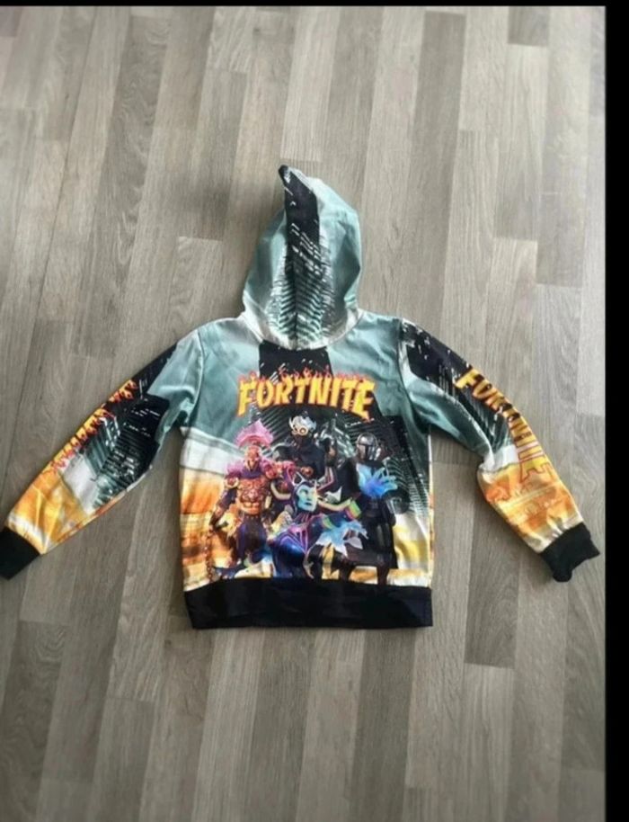 Pull à capuche fin fortnite taille 8 ans