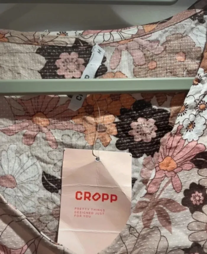 🌸 Blouse courte à fleurs rétro Cropp - Taille M 🌸 - photo numéro 4