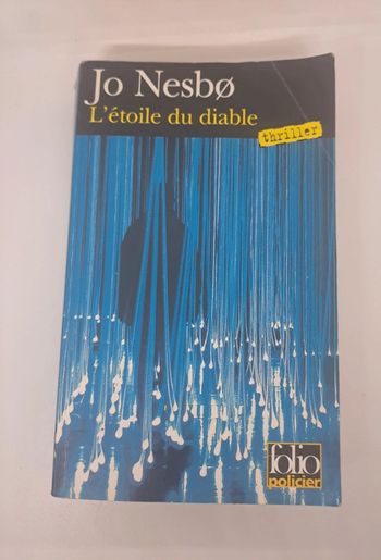 "L'étoile du diable", de Jo Nesbo.
Folio policier.
592 pages.
ISBN : 978.2.07.035872.4