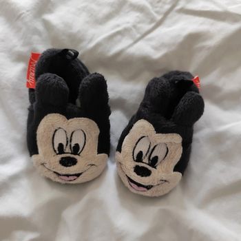 Chaussons 6/9 mois Mickey