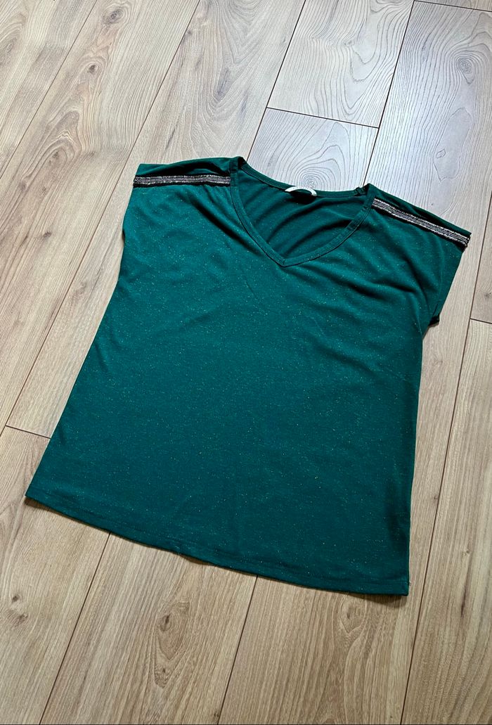 T-shirt vert avec épaules perlées & effet pailleté - Camaïeu
