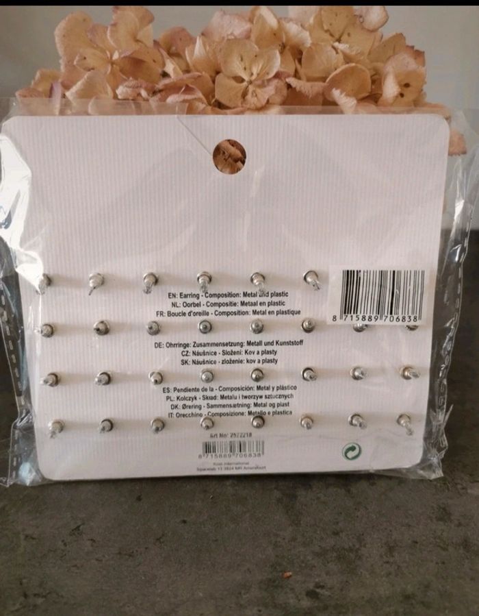 16 paires de boucles d'oreilles neuve - photo numéro 2