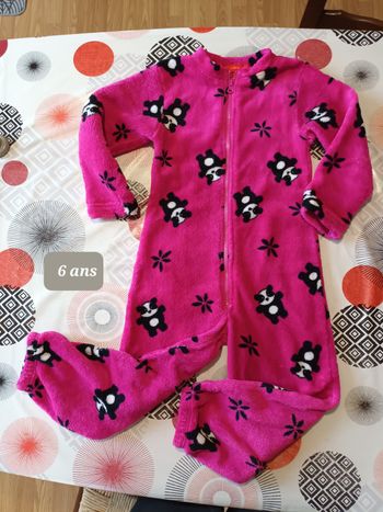 Sur pyjama panda 🐼 taille 6 ans