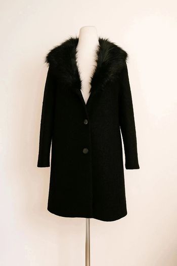 Manteau long noir col fausse fourrure taille 36/S