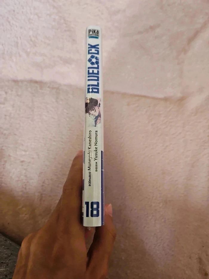 Bluelock tome 18 jaquette alternative fnac - photo numéro 2