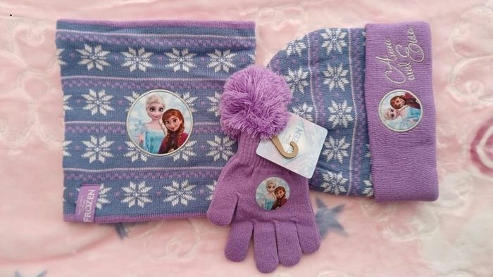 Ensemble bonnet snood gants frozen