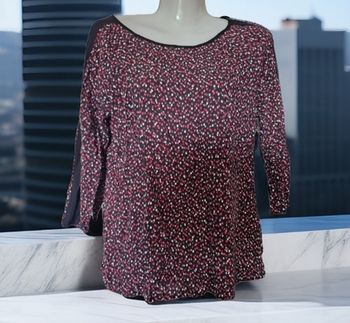 Très jolie blouse cintrée, légère et fluide, graff fun