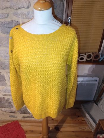 Pull en maille jaune cache cache taille L soit 42