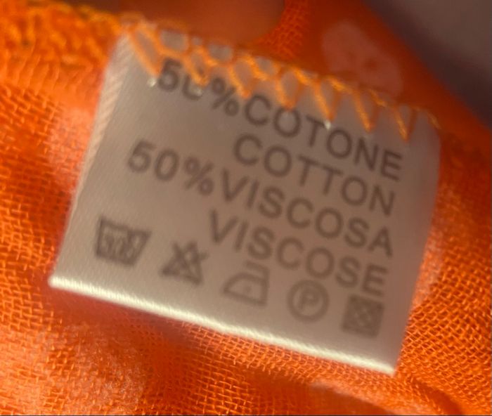 Foulard orange et têtes de mort - photo numéro 5