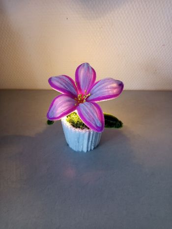 Fleur lumineuse en chenillette