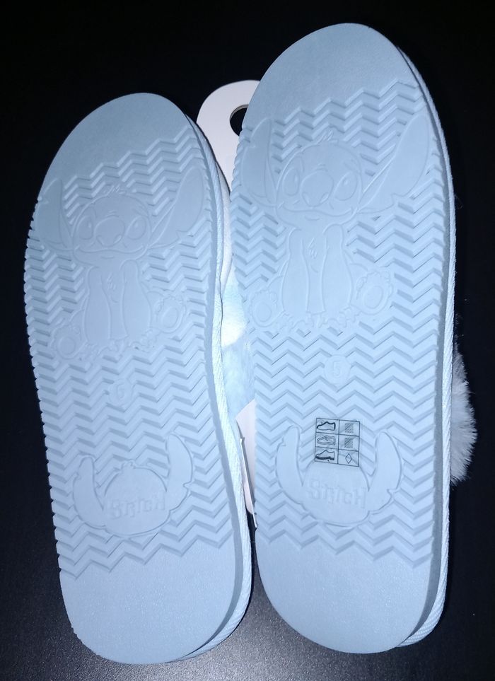 Chaussons Stitch neufs avec étiquette - photo numéro 4