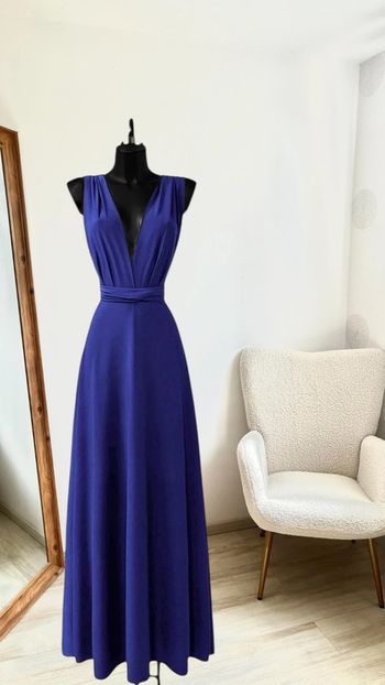 Robe longue bleu roi plusieurs positions possibles dos nu