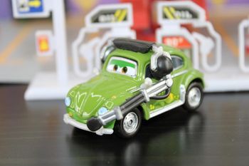 Disney Pixar cars Cruz Besouro