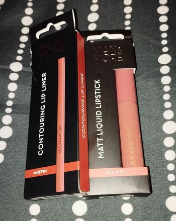 Rouge a lèvres et contouring lip liner