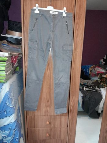 pantalon gris only