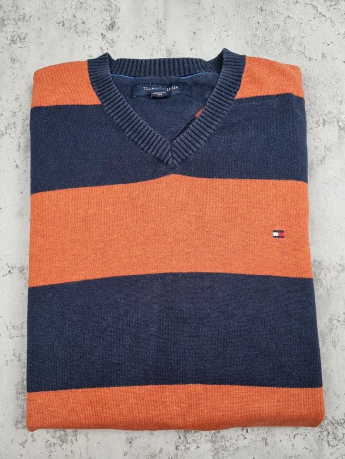 Pull col V rayé Tommy Hilfiger XL Homme – Style vintage chic, très bon état - photo numéro 2