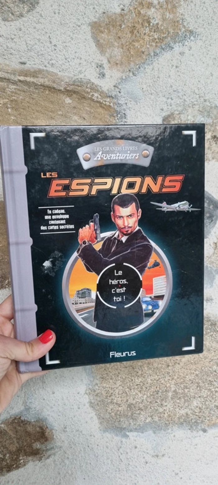 Les espions
Paul Beaupère, Fabien Montès